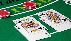 tapis de jeu cartes blackjack jetons